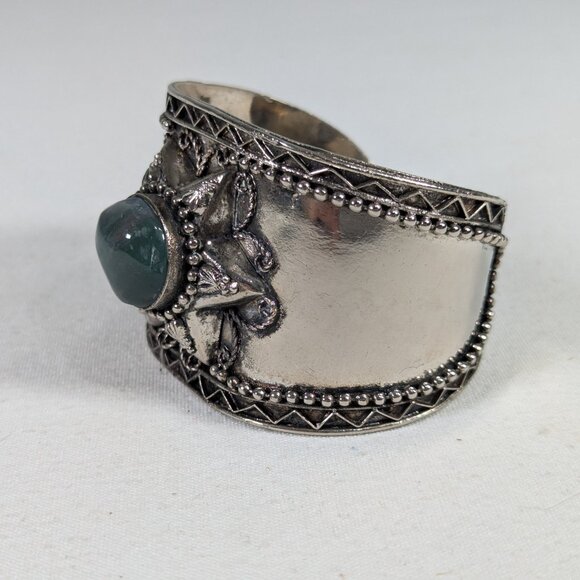 Chunky handmade cuff bracelet with green stone inset - Picture 3 of 8